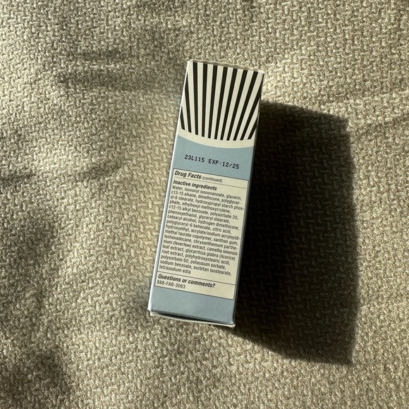 NEW First Aid Beauty Ultra Repair Face Moisturizer with Sunscreen SPF 30 - Picture 4 of 6